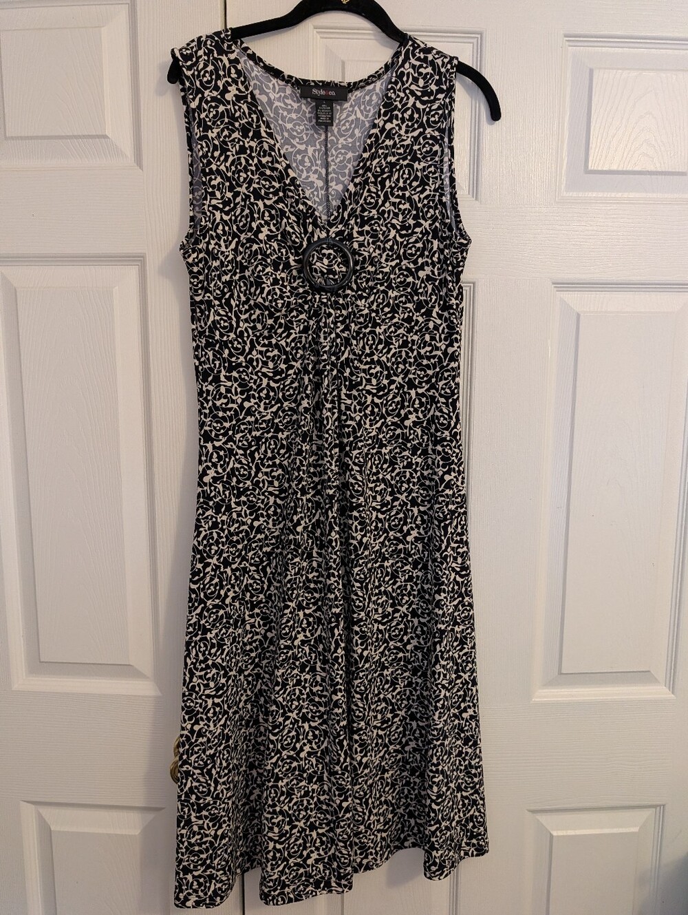 Style & Co. Black Sleeveless V-Neck Midi Dress with Ring Detail EUC
